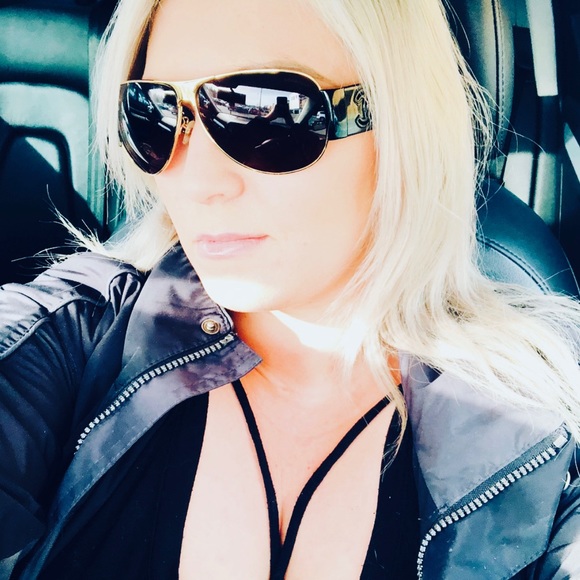 Meet your Posher, Kiara! #Fashionobsessed - Picture 2 of 5